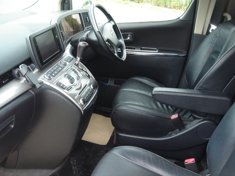 Nissan Elgrand Rider 3.5 V6